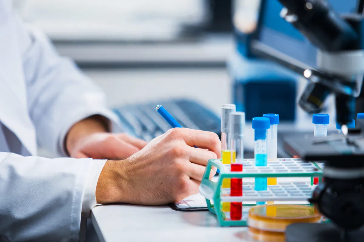 Presentación de trabajo sobre eosinofilia en pacientes ambulatorios